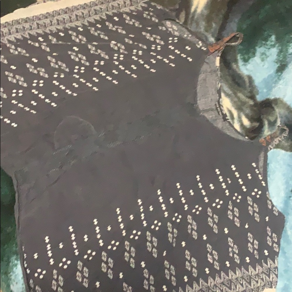 Cute oversized top to wear out or to the beach.